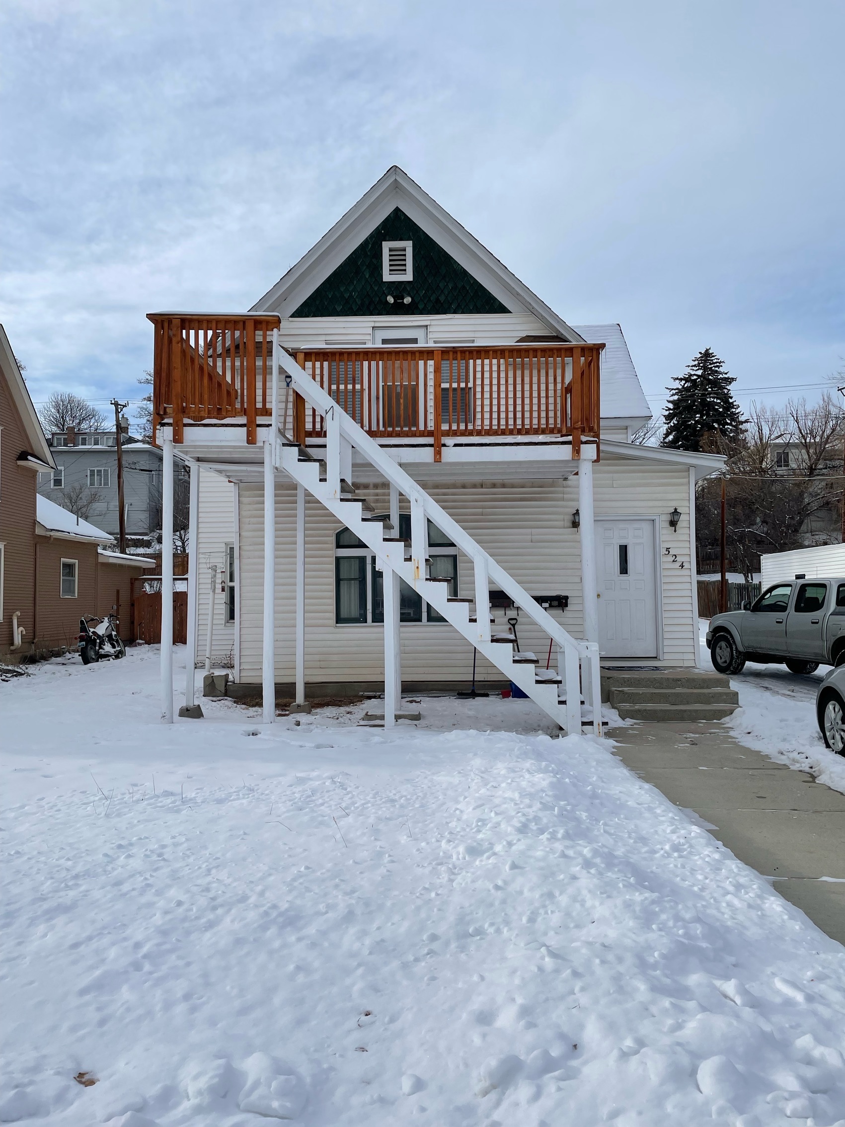 524 Gladstone Street - 1